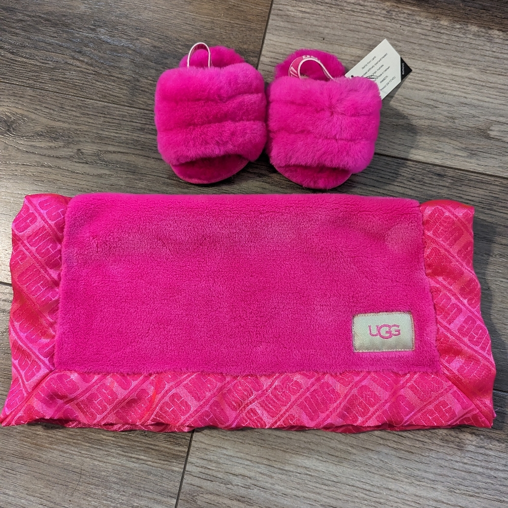 NWT hot pink infant Ugg slides and lovey